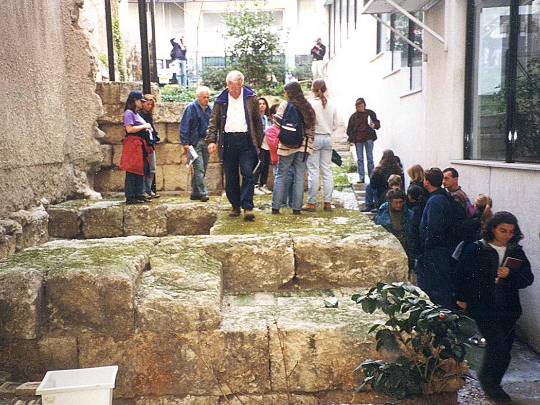 Mellon Professor Stroud leads ASCSA students at the remains of Philo's Arsenal in Peiraieus during Academic Year 1998–1999