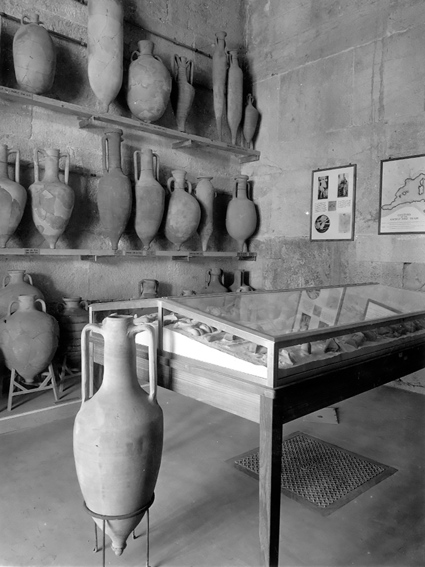 Stoa Shop IV, Stoa of Attalos, as organized by Virginia Grace to be a display on amphoras for the general public