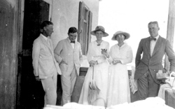 Unconventional Living Arrangements: The “Quartet” of Ploutarchou Street